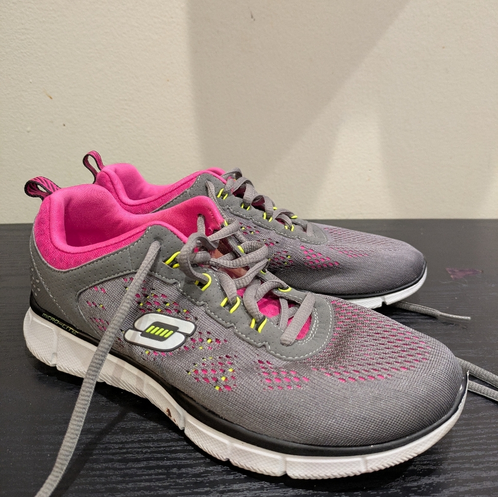 Skechers Women's Gray and Pink Sneakers 7.5